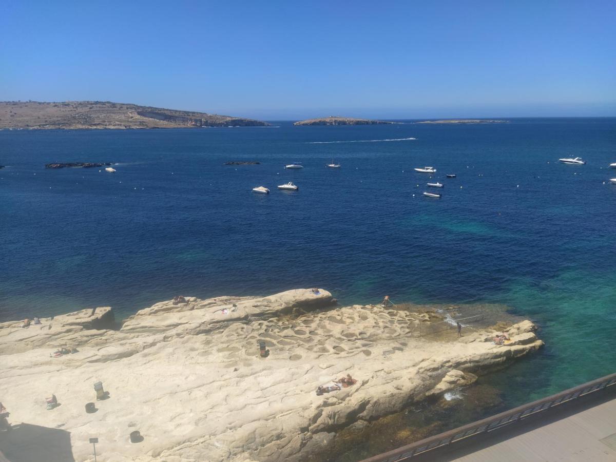 A Seafront Home Away From Home خليج سانت بول المظهر الخارجي الصورة